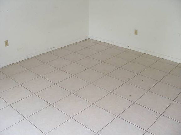 4th image of 203 Brigadoon Dr