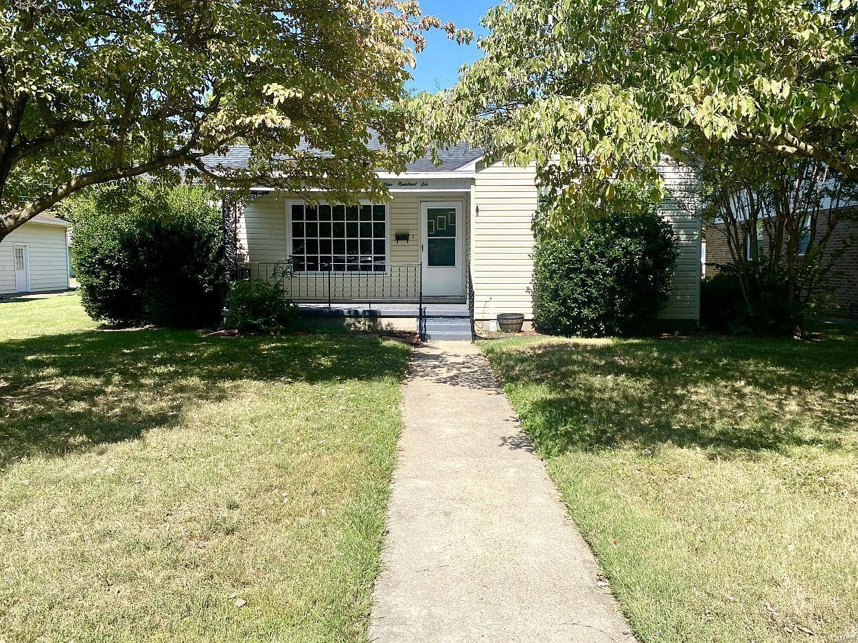 906 State St, Charleston, MO 63834 Zillow