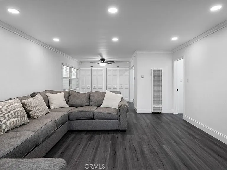 2023 Border Ave — Photo 11