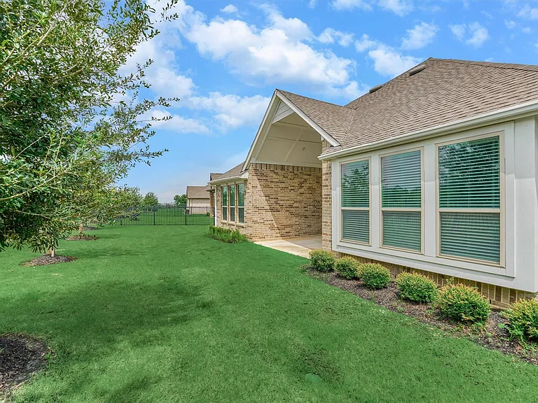 20911 Velvet Wing Dr — Photo 43