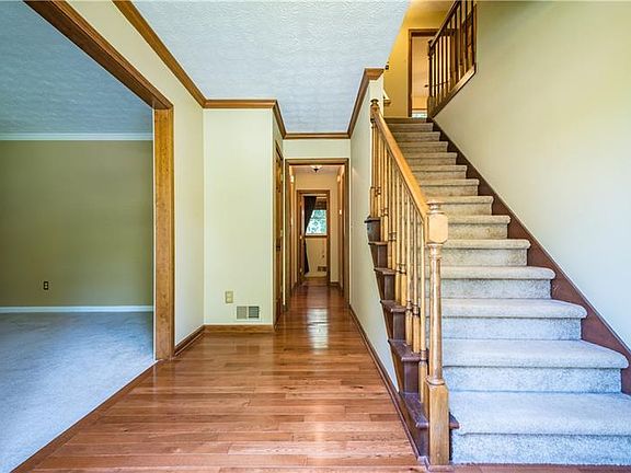 4th image of 2300 Milstead Cir NE