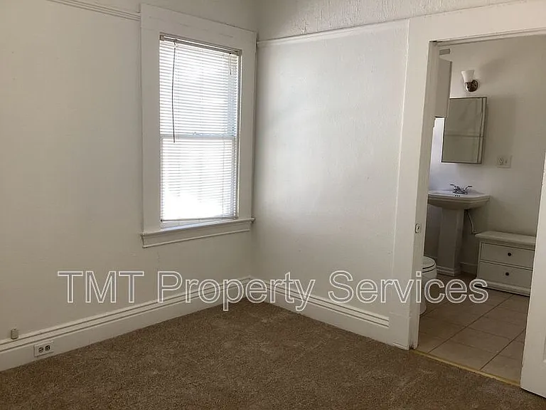 719 19th St #1 — Photo 15