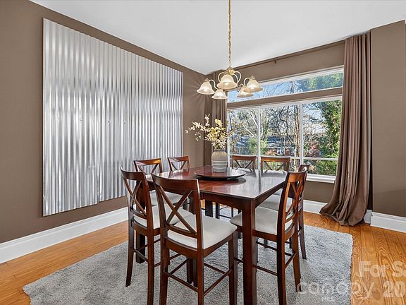 2nd image of 404 N Laurel Ave APT 16