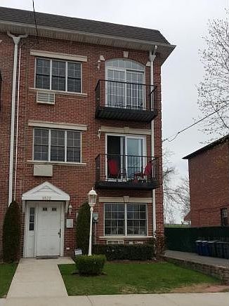 2nd image of 9522 Schenck St