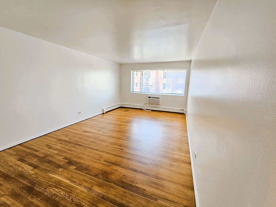 Super Sunny LARGE living / dining room