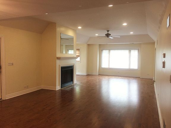 4th image of 1759 Dewes St