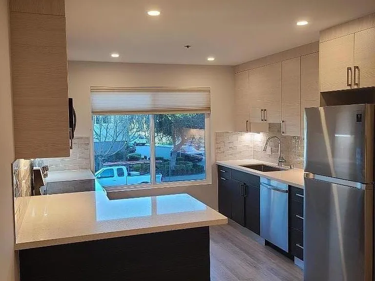 464 Clinton St #211 — Photo 2