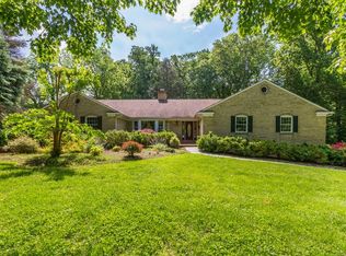 8616 Chateau Dr, Potomac, MD 20854