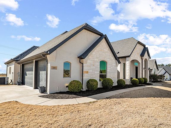 4th image of 219 Columbia Ct