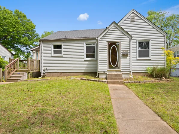 7007 Paisley Dr, Saint Louis, MO 63136