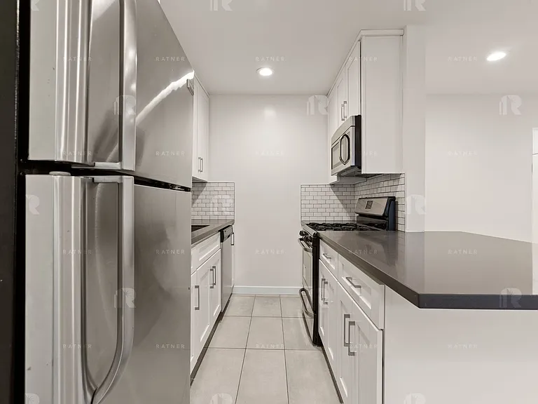 (AR/GA/YO:B) 7259 Willoughby Avenue — Photo 7