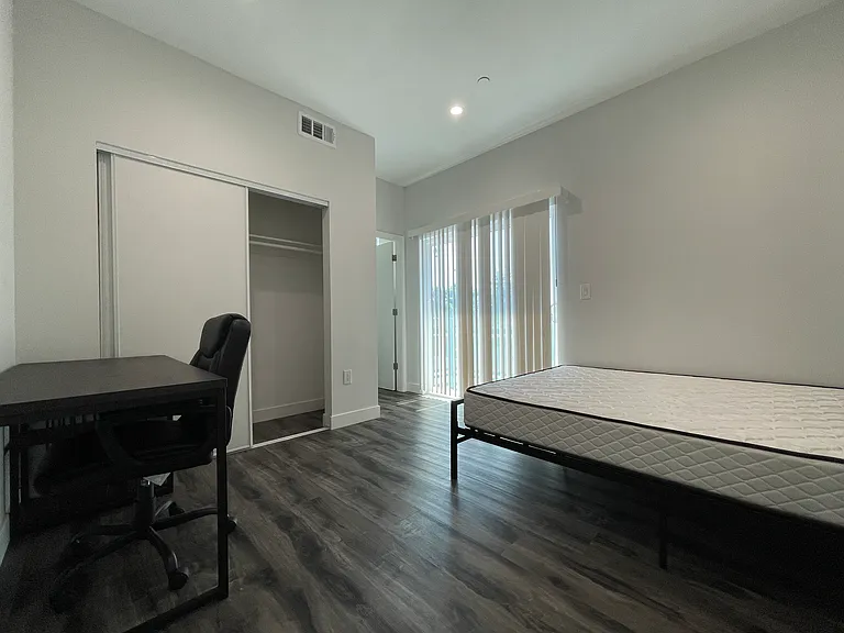 1640 1/2 N Soto St #1640 — Photo 18