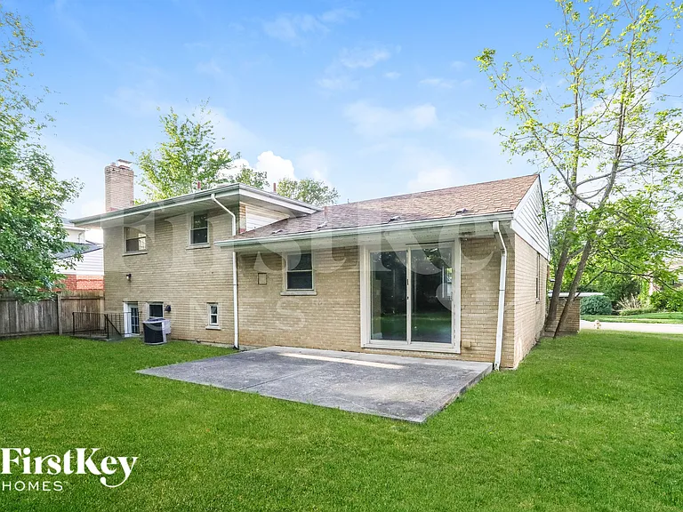 1015 Thunderbird Dr — Photo 17