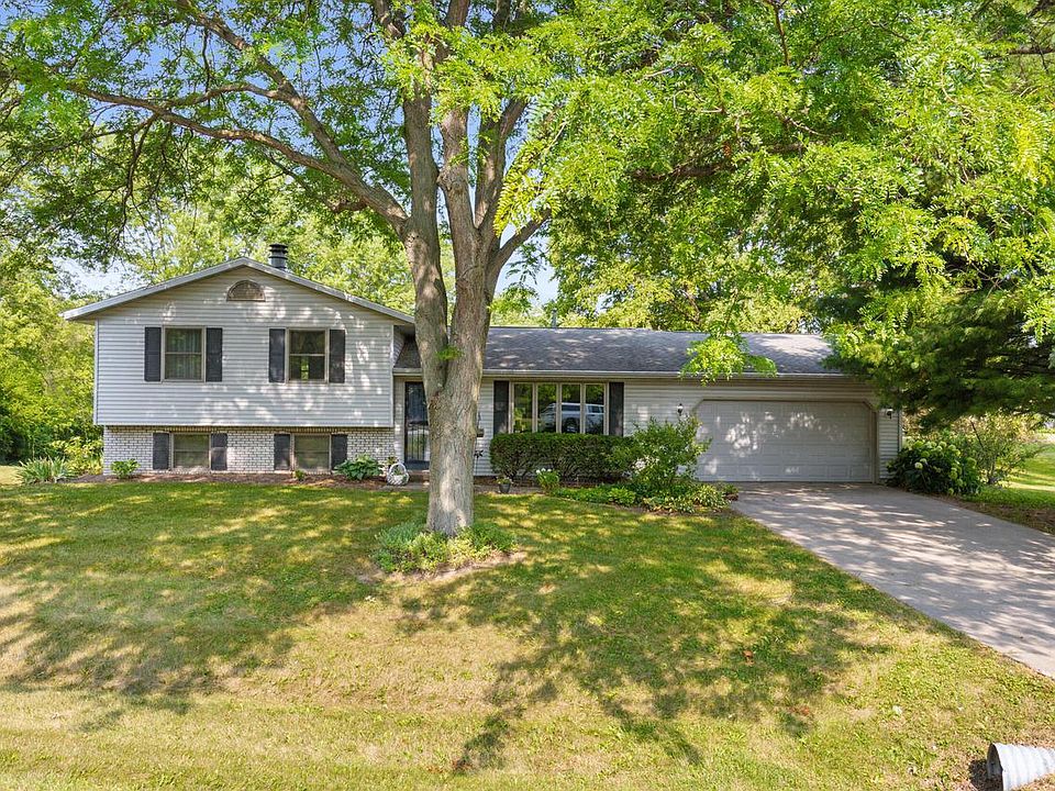 1st image of 921 Wesley ROAD