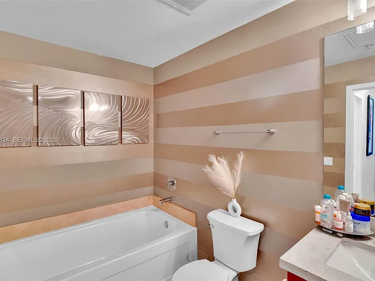 79 SW 12th St #1605 — Photo 10