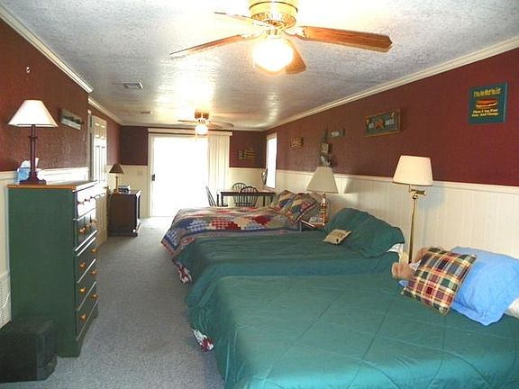 5th image of 107 Crestwood Cir