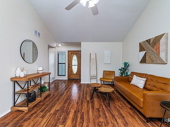 4th image of 2747 Eunice Dr