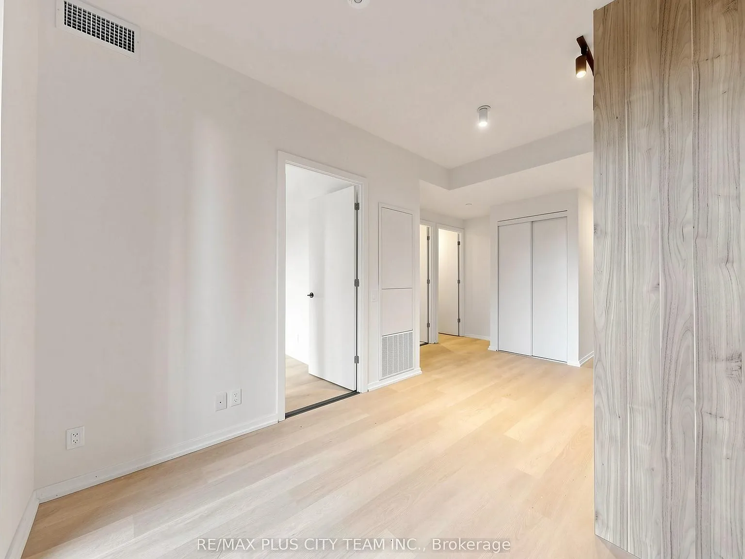1 bed, $2,554 — Photo 3