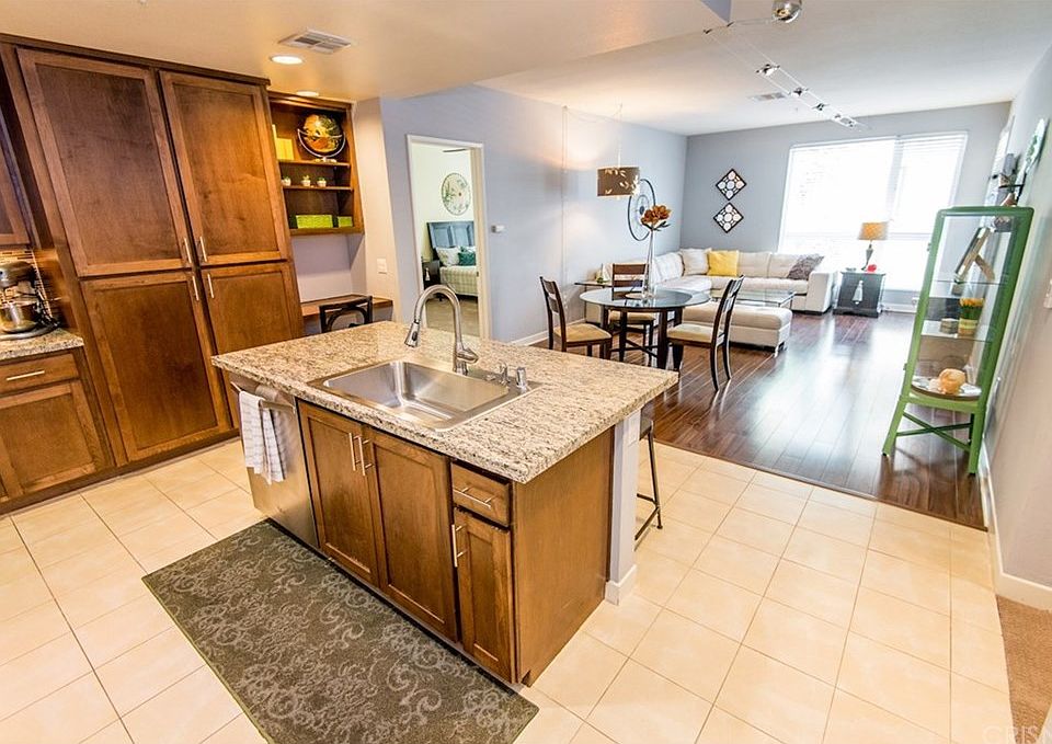 1st image of 21301 Erwin St Unit 450