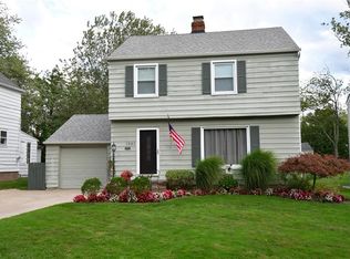 1507 Edgefield Rd, Lyndhurst, OH 44124