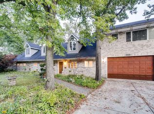 21W251 Hill Ave, Glen Ellyn, IL 60137