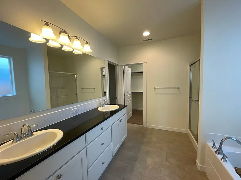 1296 W Hill Ave — Photo 7