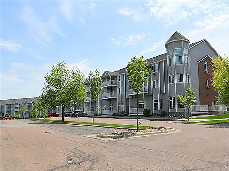 Royal Oak Apartments — Photo 29