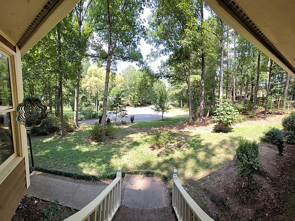Front porch view of cul-de-sac. (panoramic view)