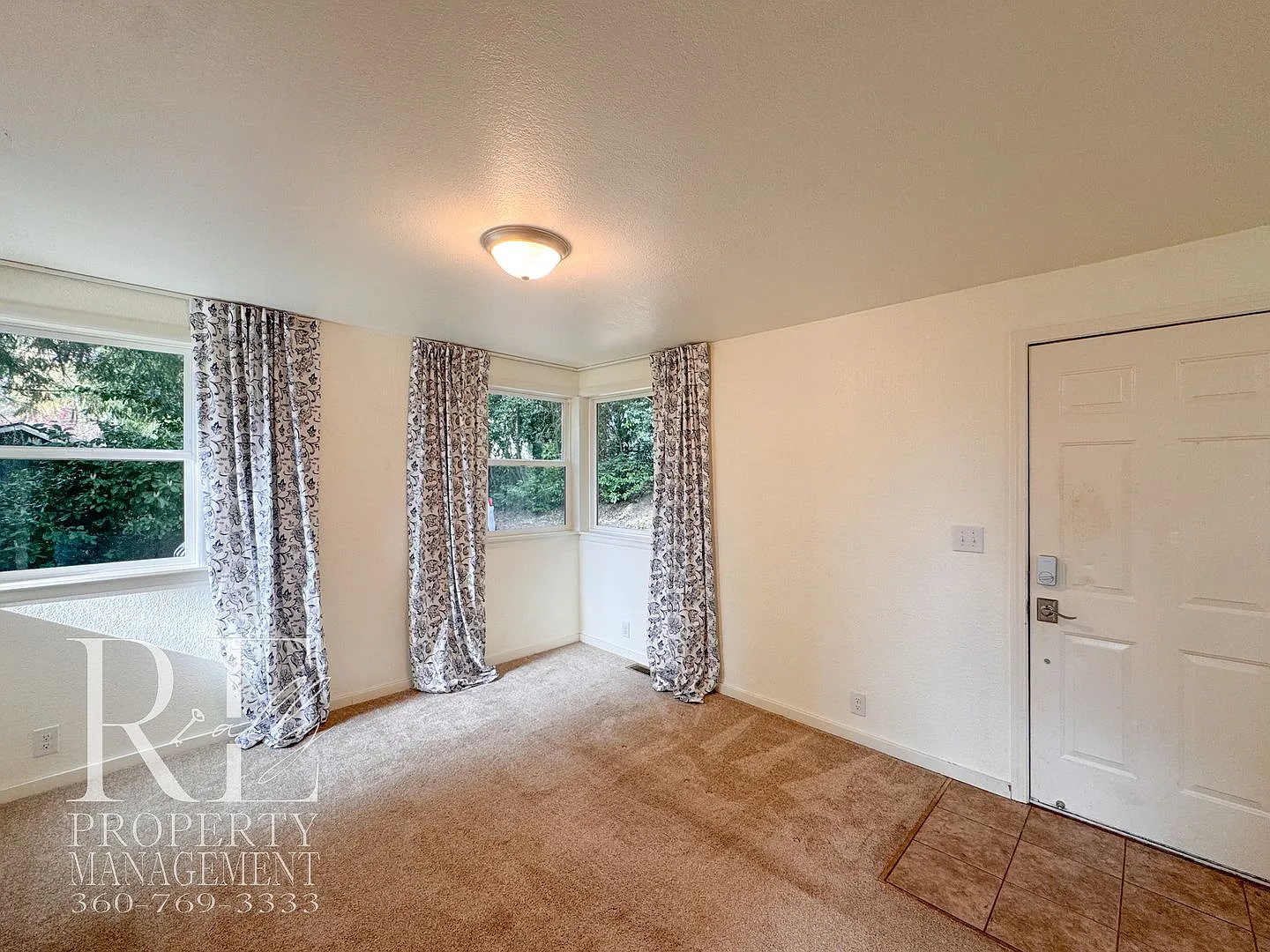 Private Retreat with Expansive Yard & Loft Space — Photo 4