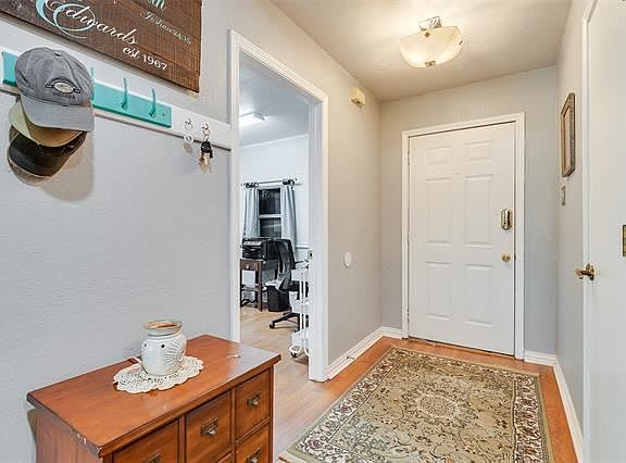 4th image of 213 SW Alsbury Blvd