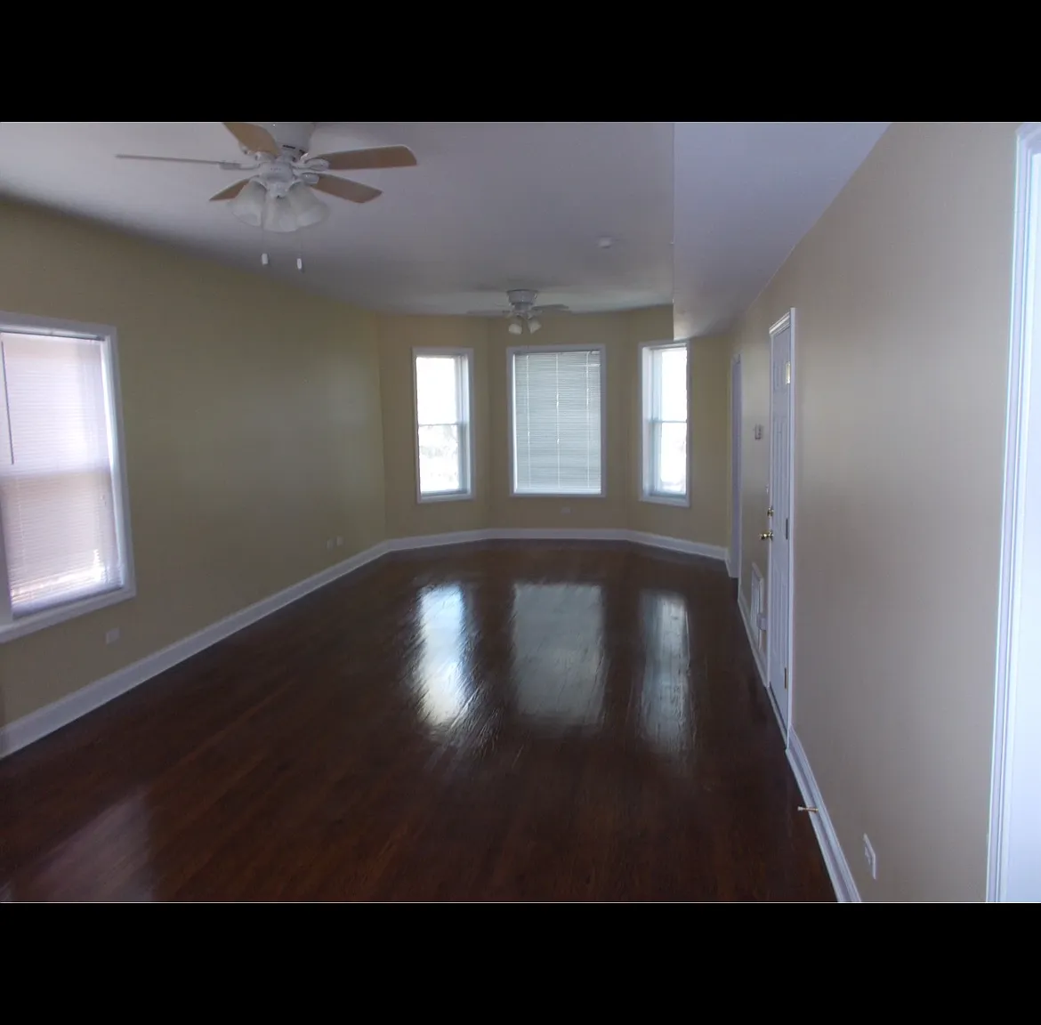 3 bed, 1300 sqft, $1,750 — Photo 1