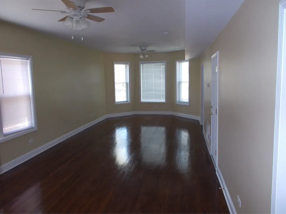 7525 S Ridgeland Ave #2