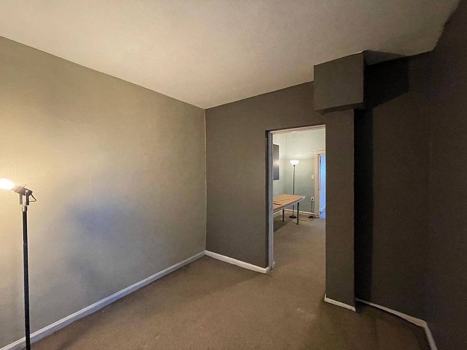 Rear bedroom