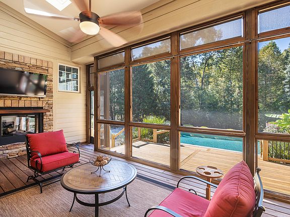 5th image of 1085 Tacketts Pond Dr