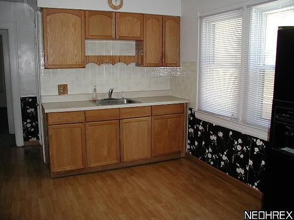 2nd image of 2410 Saratoga Ave