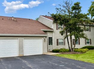 116 Gant Cir APT F, Streamwood, IL 60107