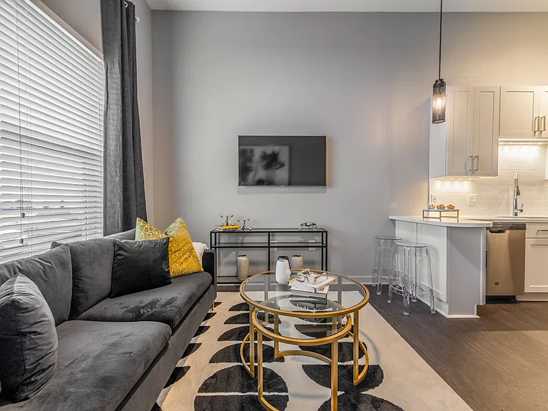 The Pointe North Hills — Photo 4