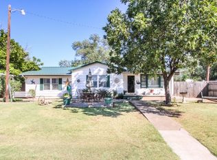 108 W 2nd St, Hale Center, TX 79041