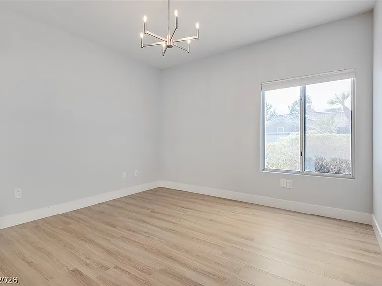 2508 Sandilands Dr — Photo 29