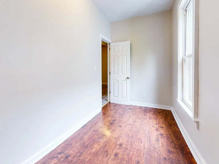 46-48 Henry St #2R — Photo 7