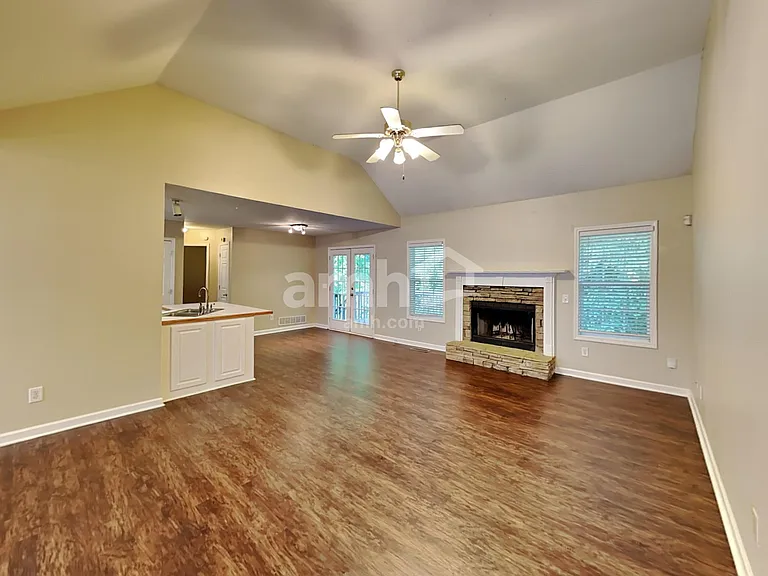 2058 Queensbury Dr — Photo 9