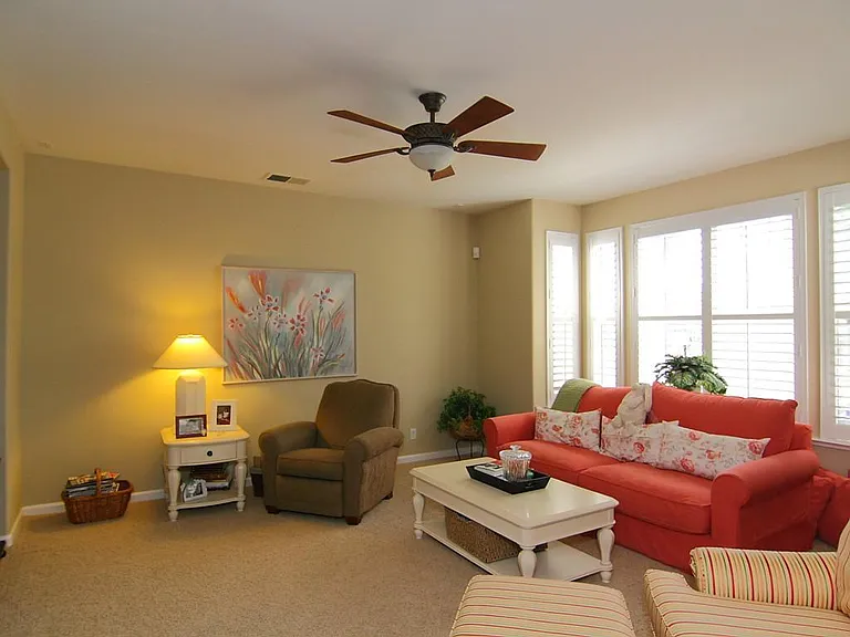 850 Belmont Ln — Photo 9