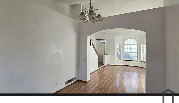 5 bed, 2900 sqft, $3,699 — Photo 3