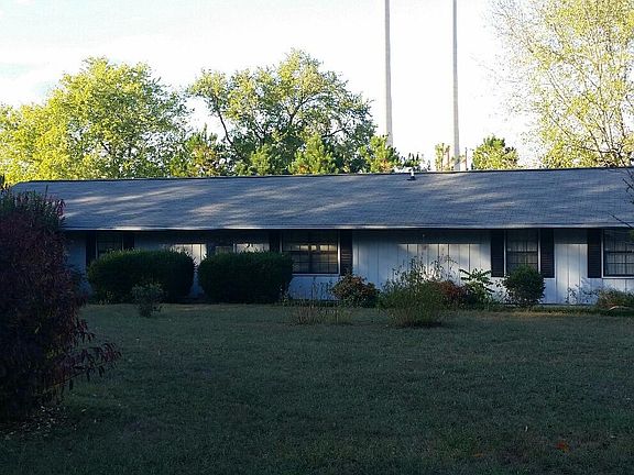 3rd image of 903 Lakewood Dr