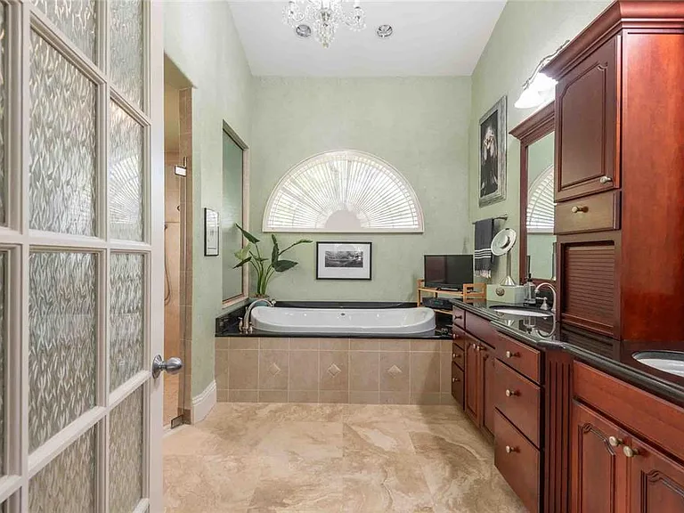 6605 Stonington Dr N — Photo 38
