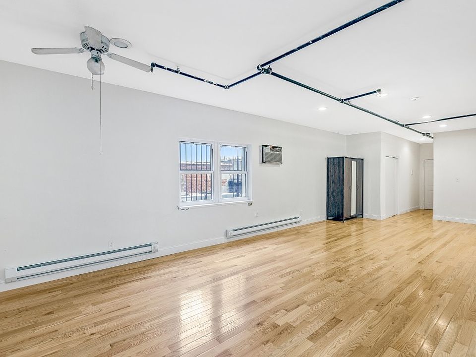 1st image of 250 3rd Ave #4R