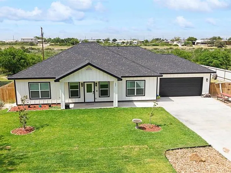 204 Shadow Mountain Dr — Photo 1