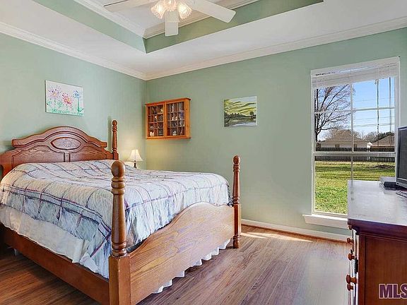 5th image of 15182 Sweet Pecan Ave