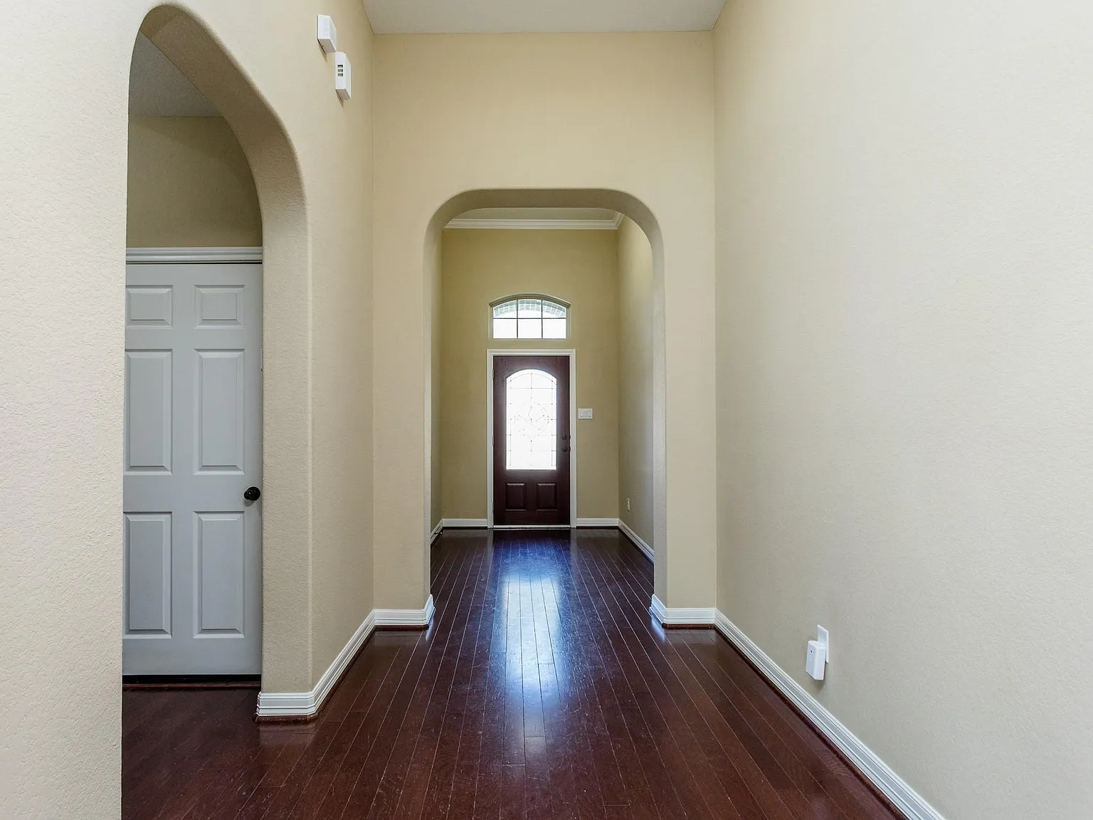 3 bed, 2.0 bath, 2545 sqft, $2,400 — Photo 3