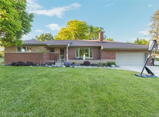 8359 Chicago Rd, Warren, MI 48093